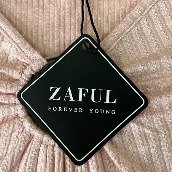 𝅺Zaful Pink Short Sleeve Top with Keyhole  Opening - Picture 5 of 9